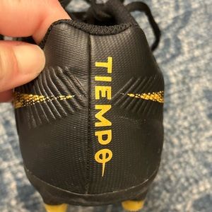 Kids Soccer Bundle! Sz12 Nike cleats and small shin guards